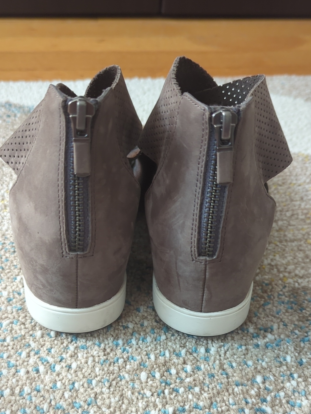 Eileen Fisher Perforated Leather Crisscross Wedge Sandals Size 7 - Picture 3 of 5